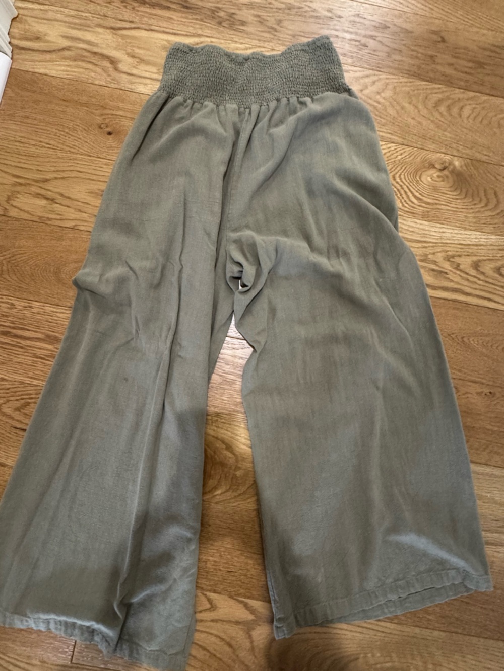 Women’s large linen palazzo pants in olive green - Picture 4 of 5